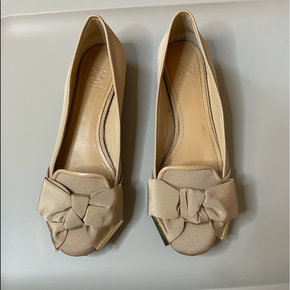 Tory Burch beige ballet flat with bow